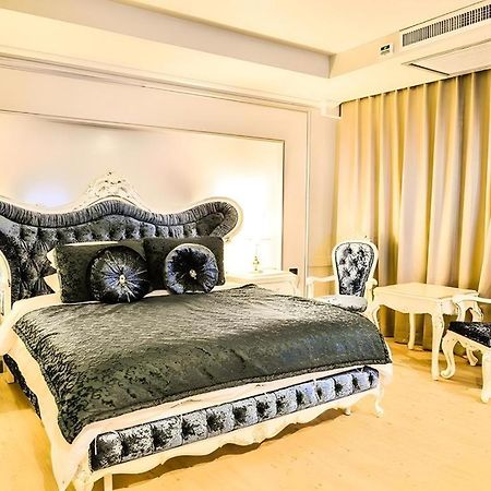 Alvarez Hotel Бурирам Экстерьер фото