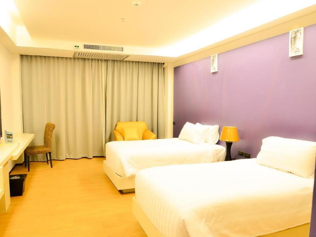 Alvarez Hotel Бурирам Экстерьер фото