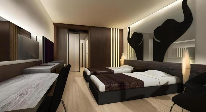Alvarez Hotel Бурирам Экстерьер фото