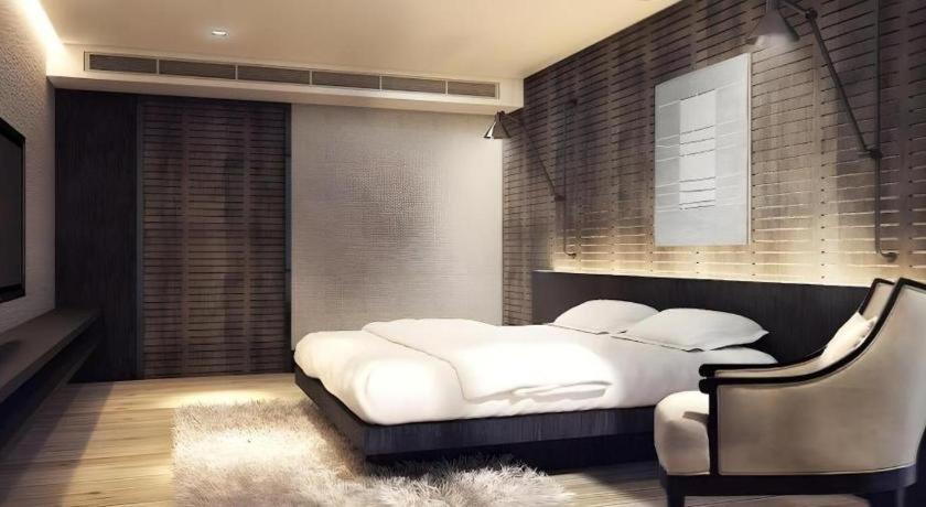 Alvarez Hotel Бурирам Экстерьер фото