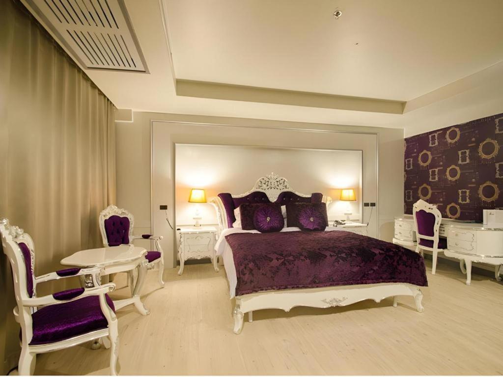 Alvarez Hotel Бурирам Экстерьер фото
