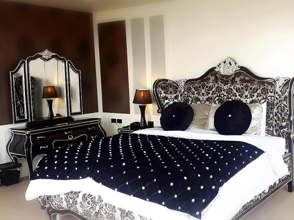 Alvarez Hotel Бурирам Экстерьер фото