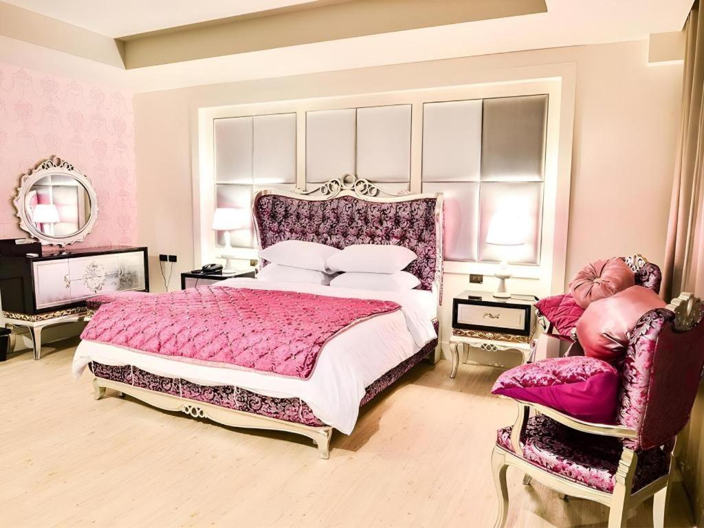 Alvarez Hotel Бурирам Экстерьер фото