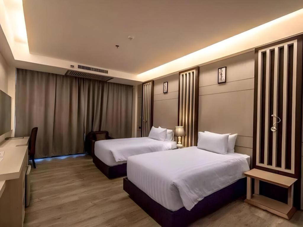 Alvarez Hotel Бурирам Экстерьер фото