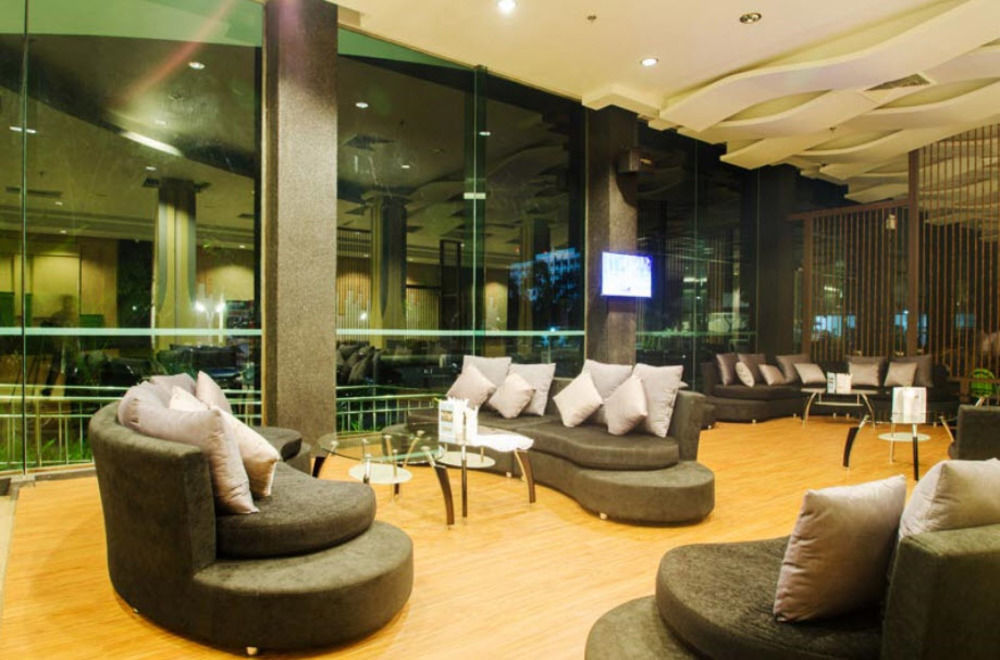 Alvarez Hotel Бурирам Экстерьер фото