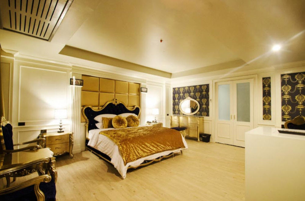Alvarez Hotel Бурирам Экстерьер фото