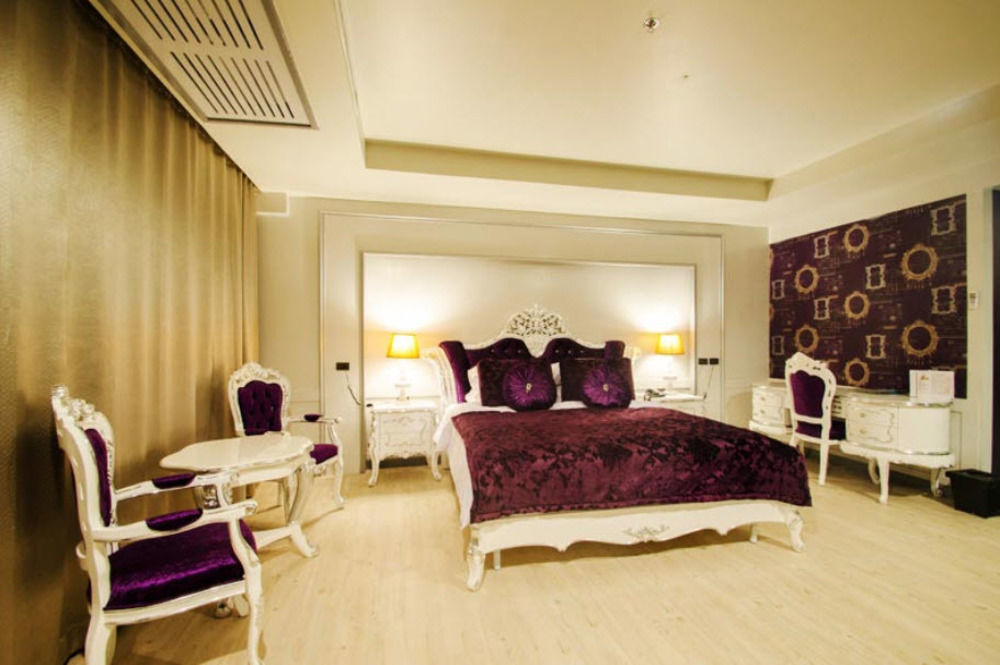Alvarez Hotel Бурирам Экстерьер фото