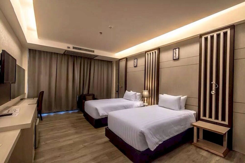 Alvarez Hotel Бурирам Экстерьер фото