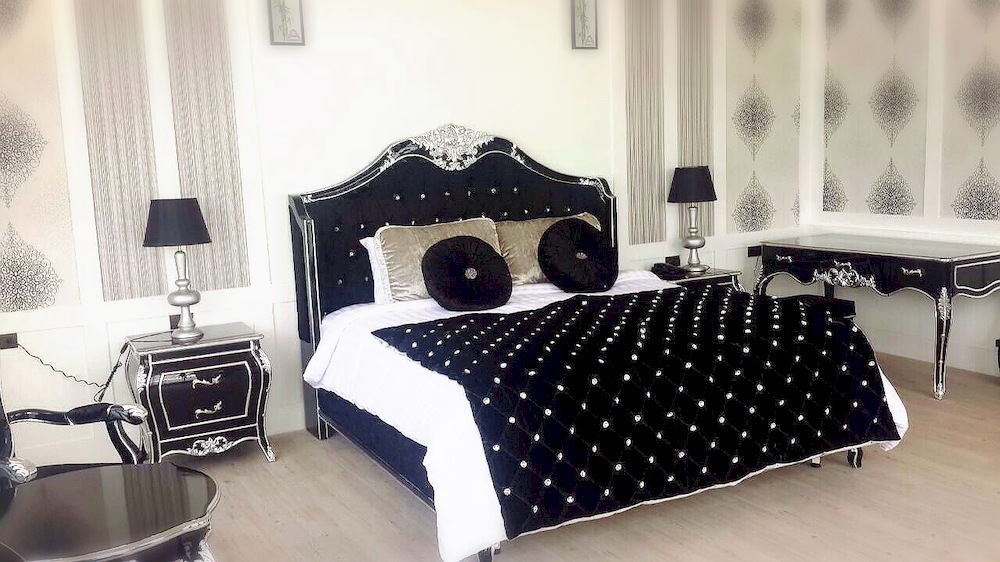 Alvarez Hotel Бурирам Экстерьер фото