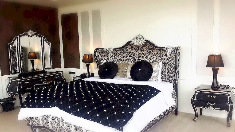Alvarez Hotel Бурирам Экстерьер фото