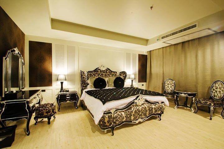 Alvarez Hotel Бурирам Экстерьер фото